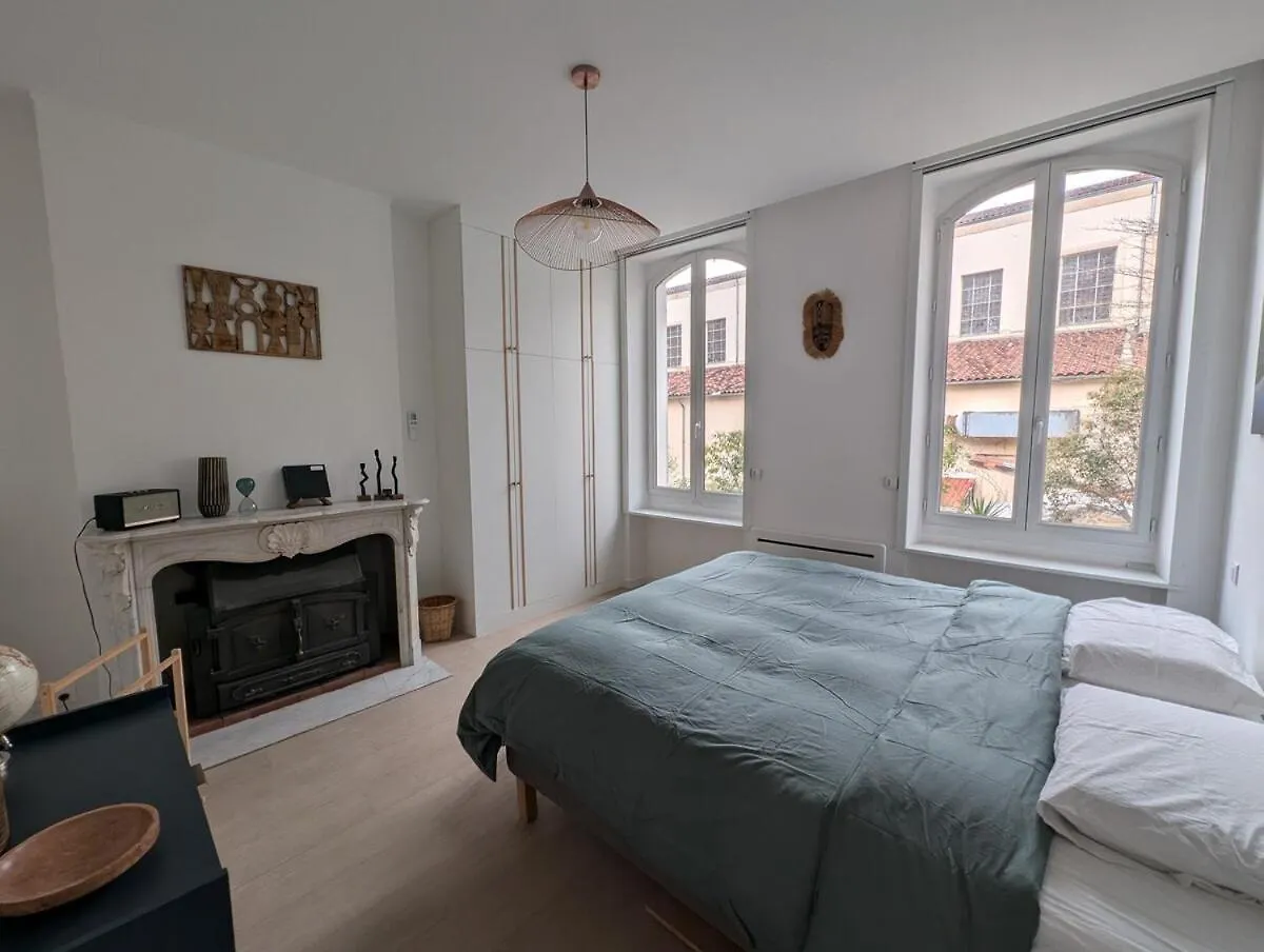 2Br With Quiet Terrace In The City Center Marsilya